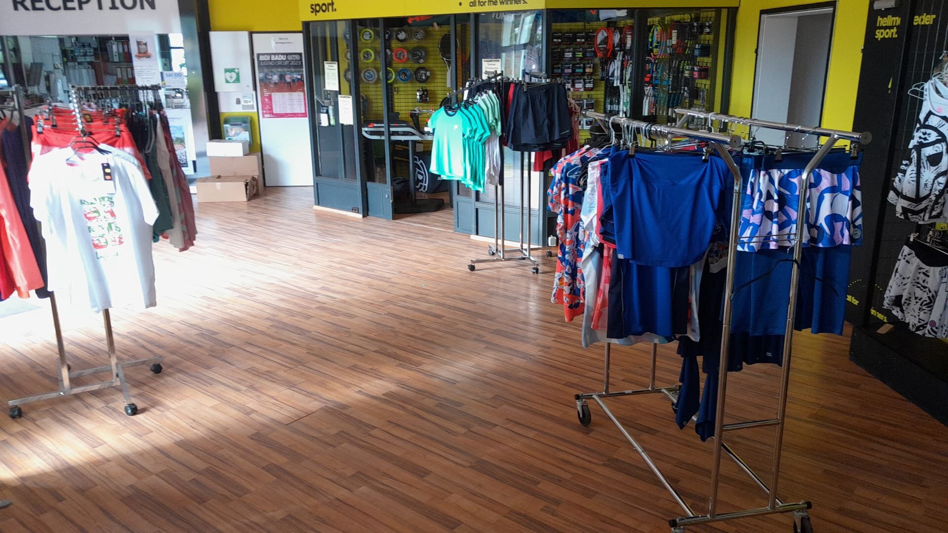 Sportkleidung im Shop La Ville in Wien
